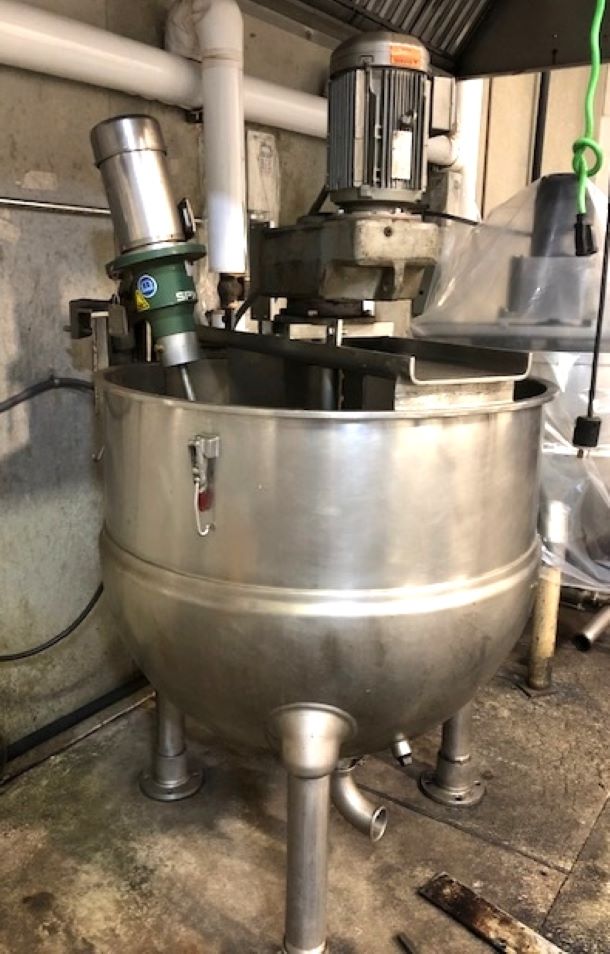 used 150 Gallon Groen Jacketed Double Motion Kettle with Scrape agitation. Model RA-150.  Jacketed rated 100 PSI @ 338 Deg.F.. NB# 138842.  Last used in Chocolate Plant.  Jacket and Mixers tested.  